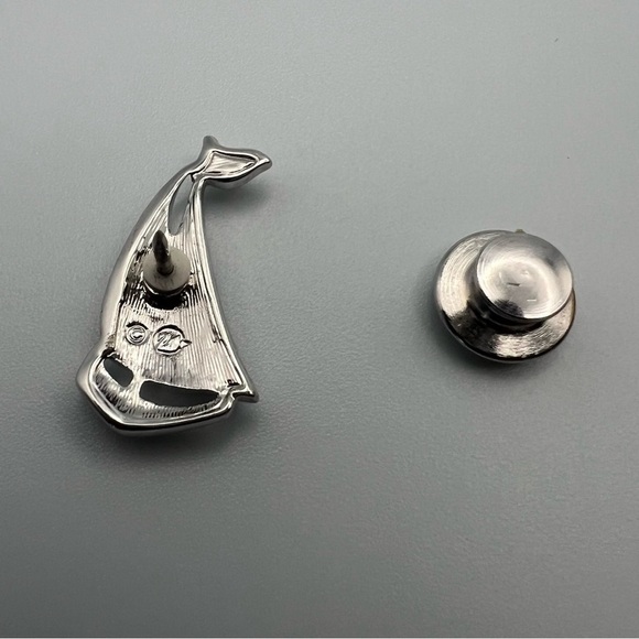 Vintage Swarovski Crystal Sailboat Pin Tie Tack Nautical Brooch - Picture 9 of 11